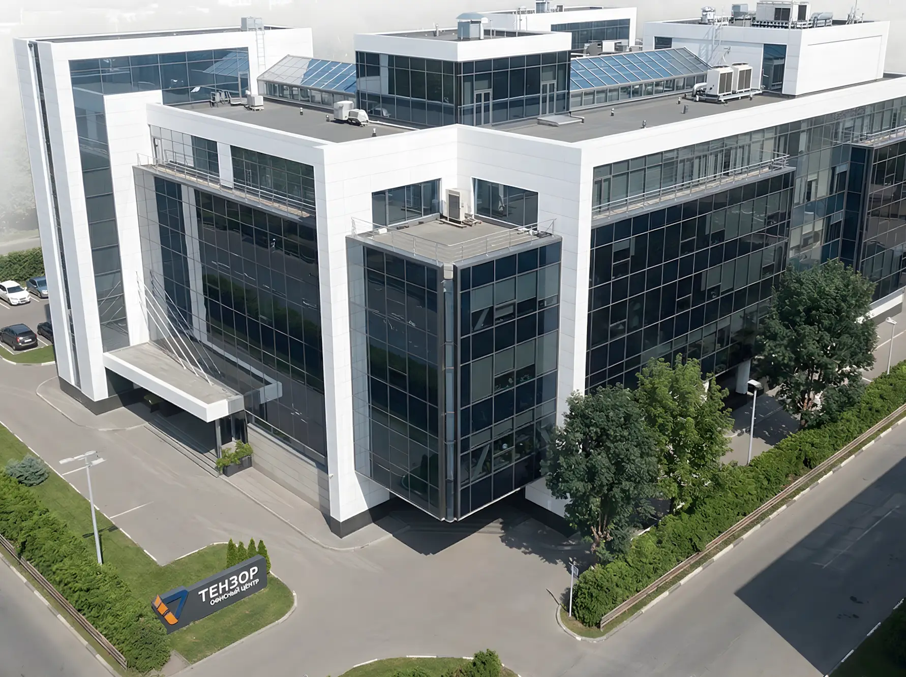 Фотография здания Тензор - вид немного сверху с угловой стороны.