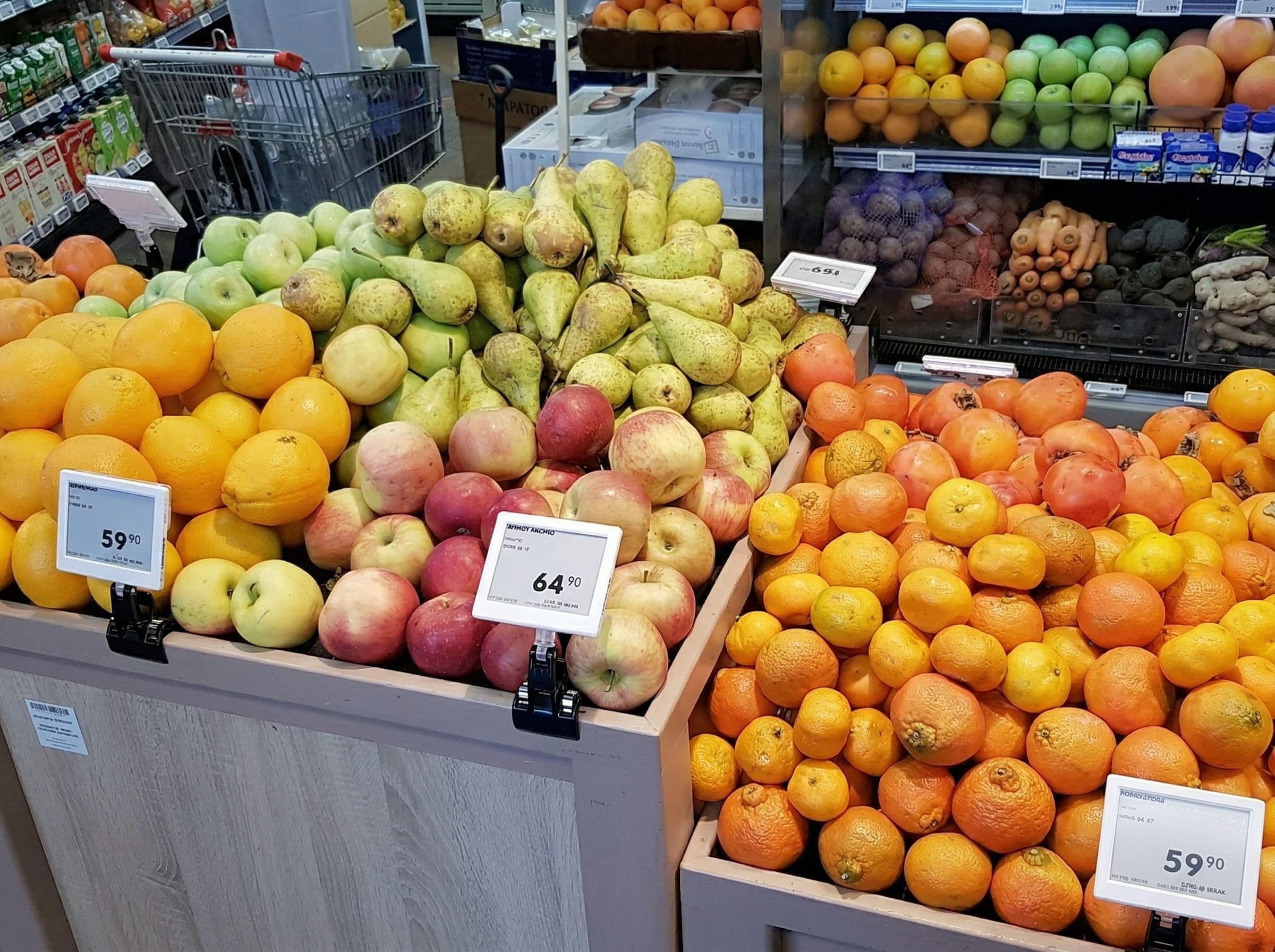 Электронные ценники в отделе овощей и фруктов