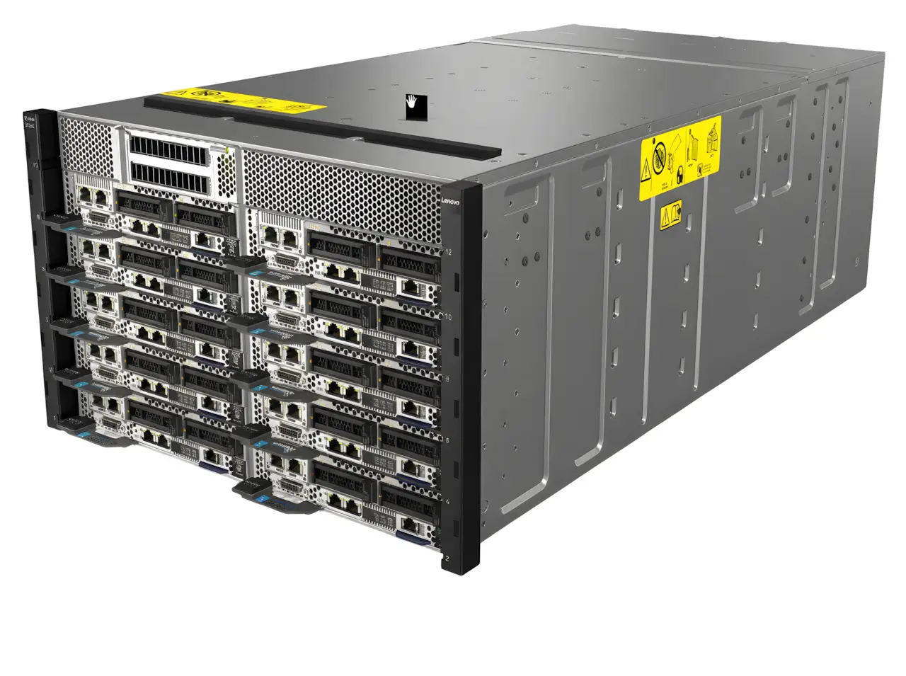 Фронтальный вид серверного блэйд-шасси Lenovo с установленными вычислительными модулями и сетевыми портами