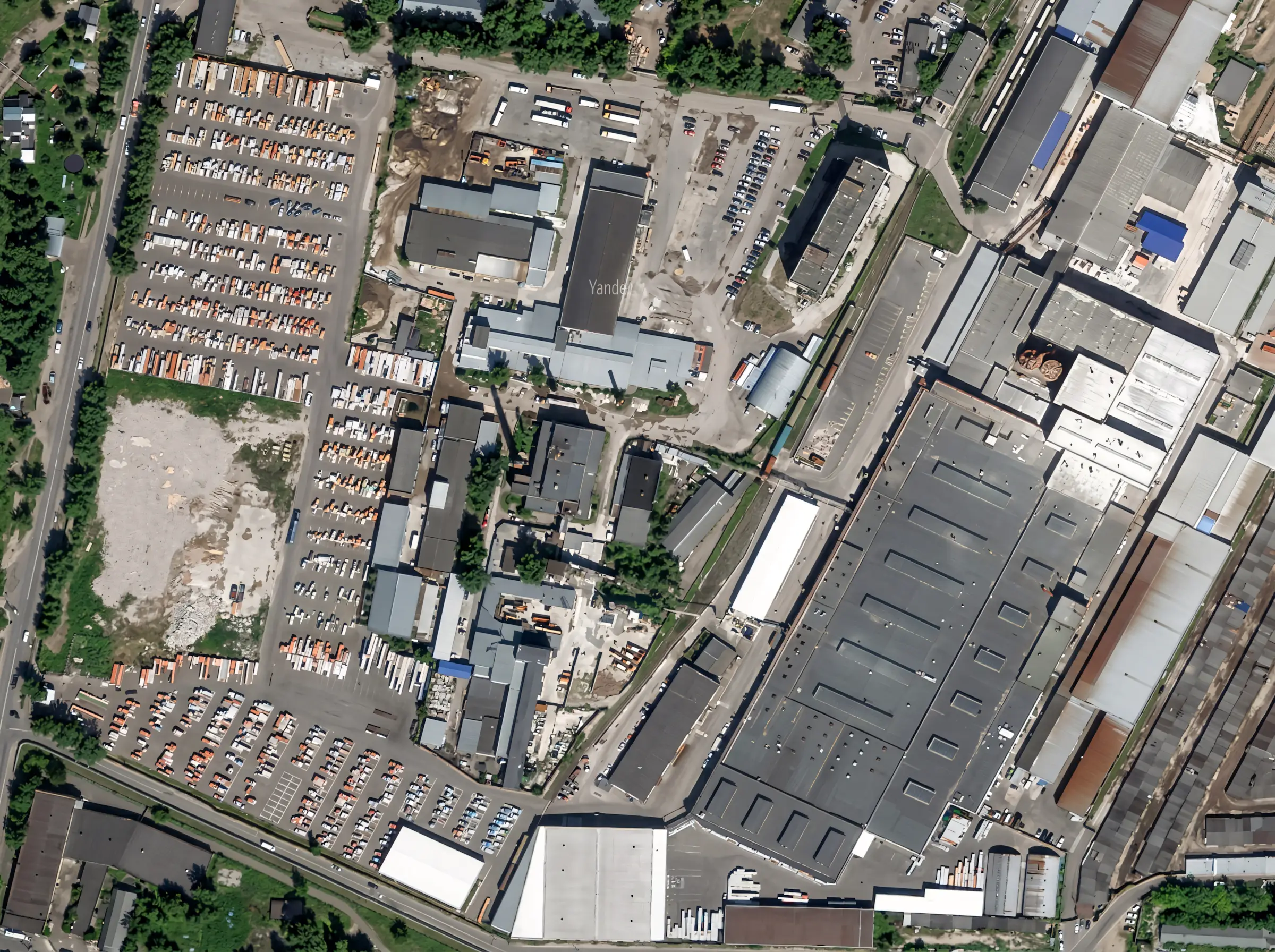 Территория склада керамического завода - вид сверху